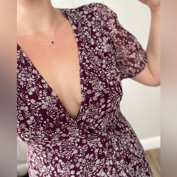 Francesca’s Boutique Plum Wrap Mini Dress - Picture 4 of 4